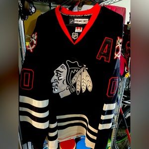Vintage Reebox XL Chicago Blackhawks Jersey